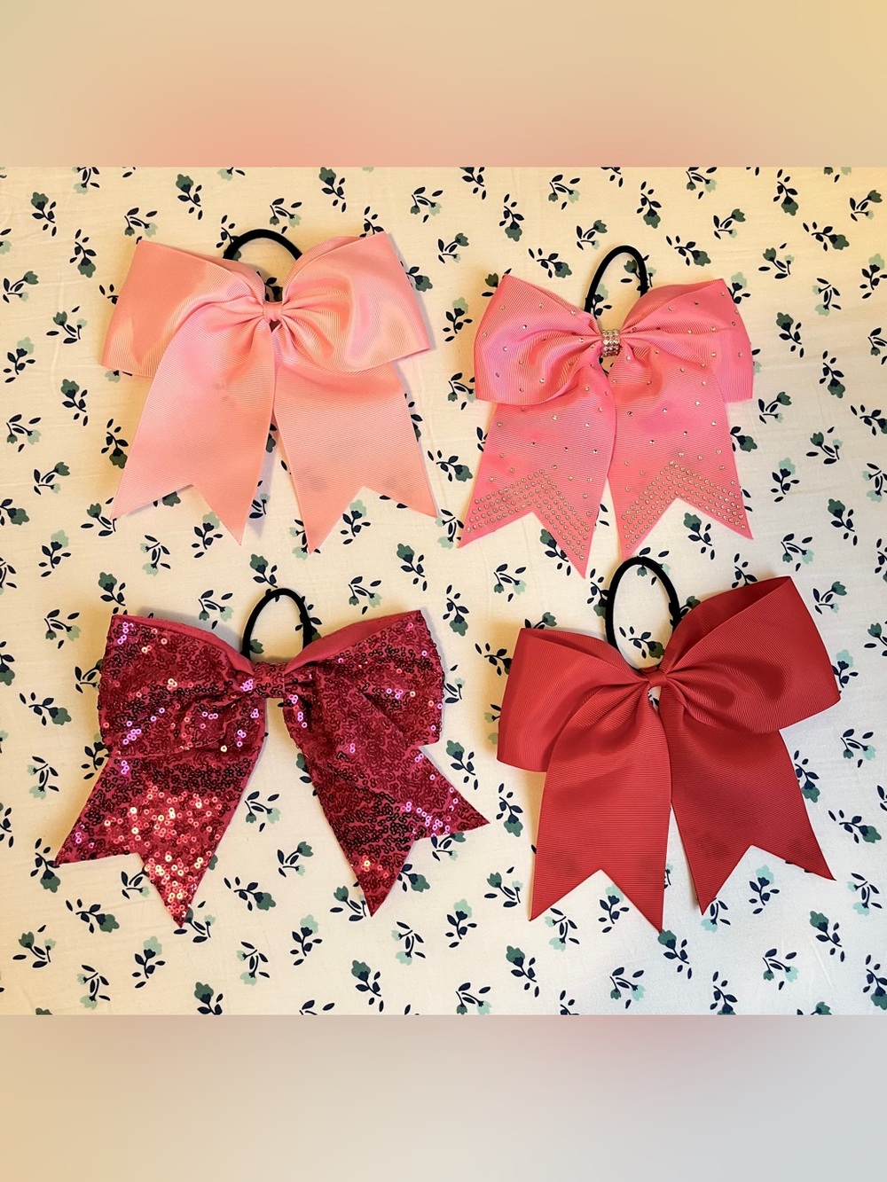 Pink cheer bows 🎀